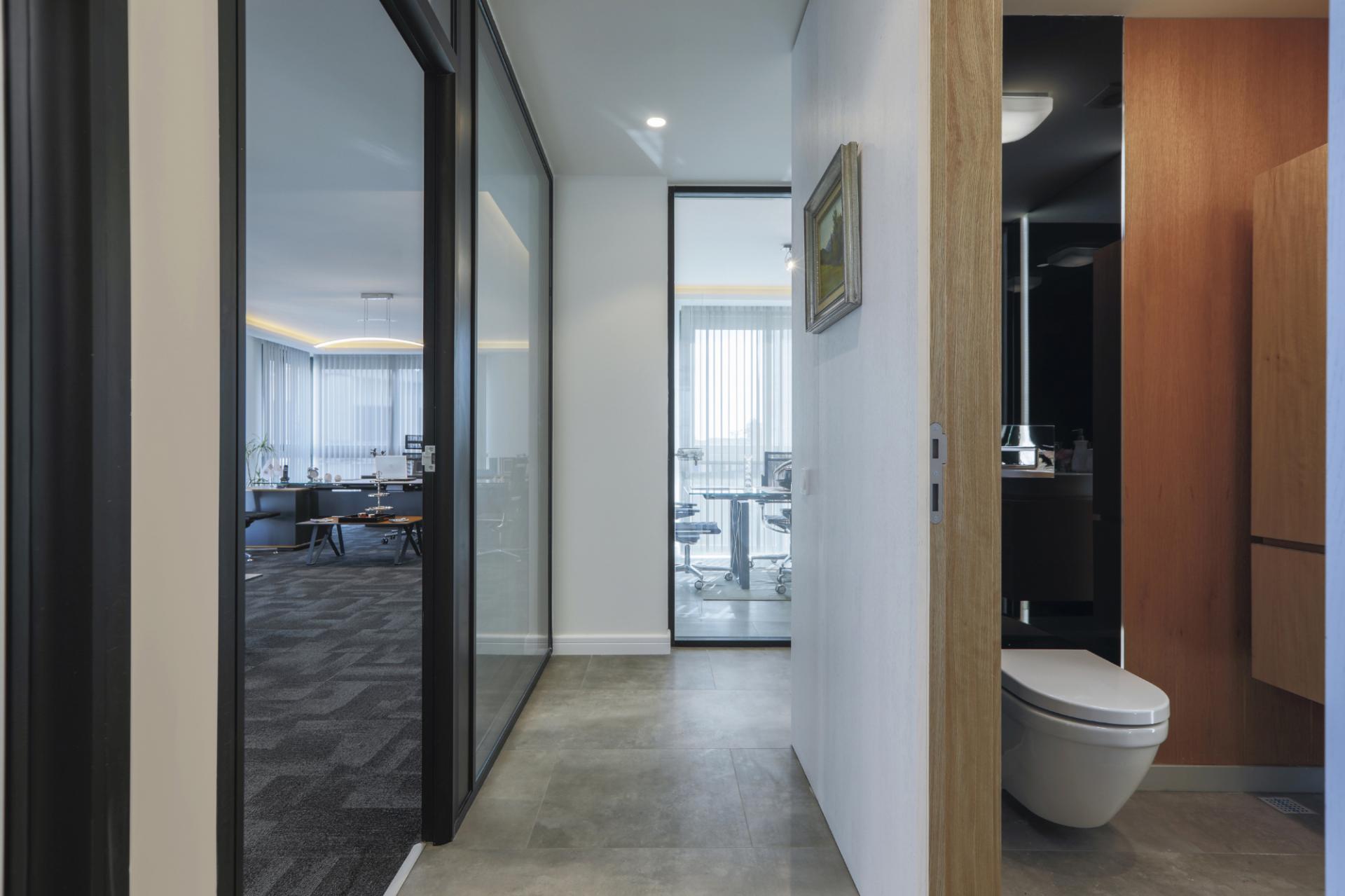 PORTPLUS OFFICES — 4