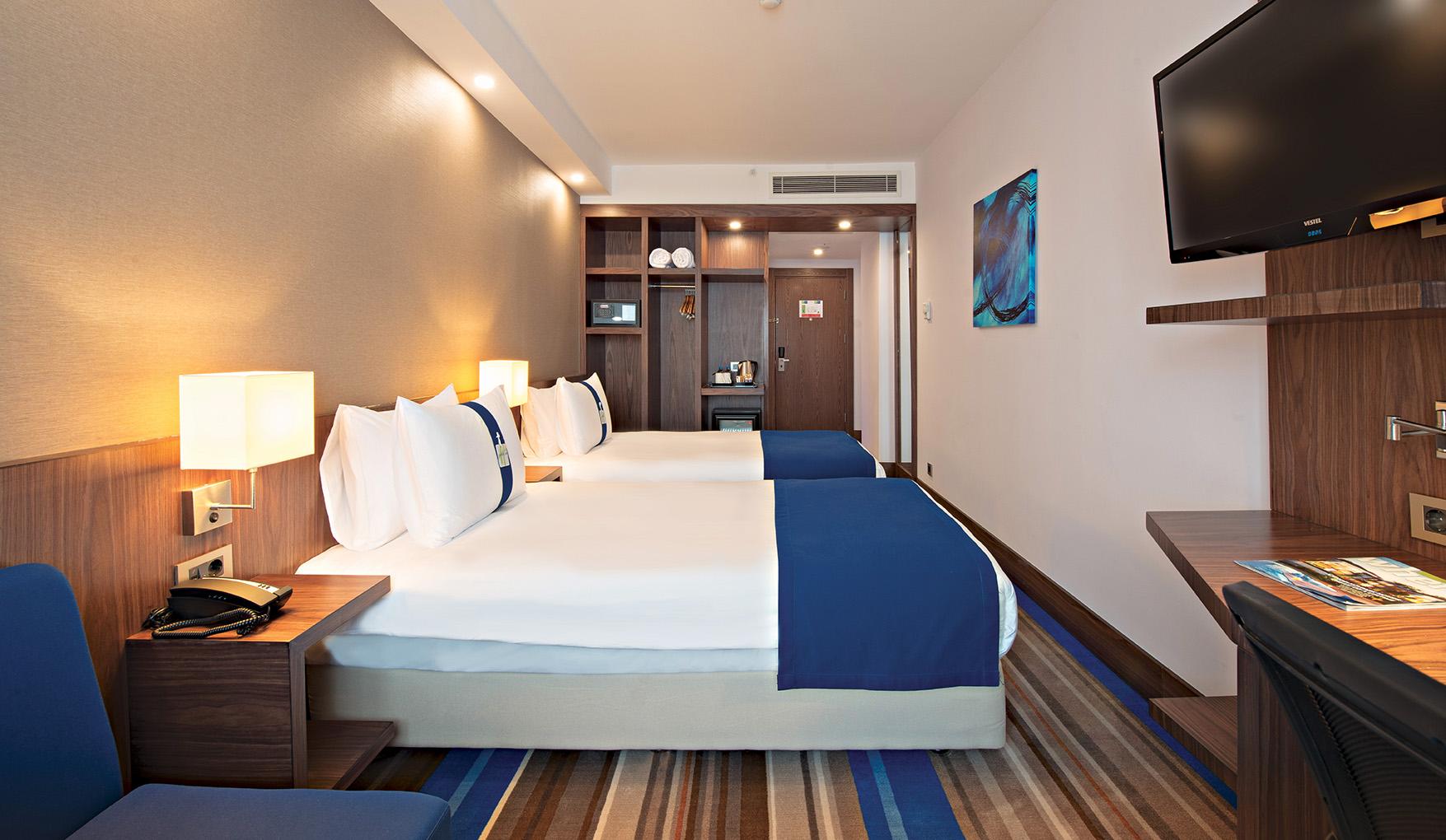 HOLIDAY INN — 5