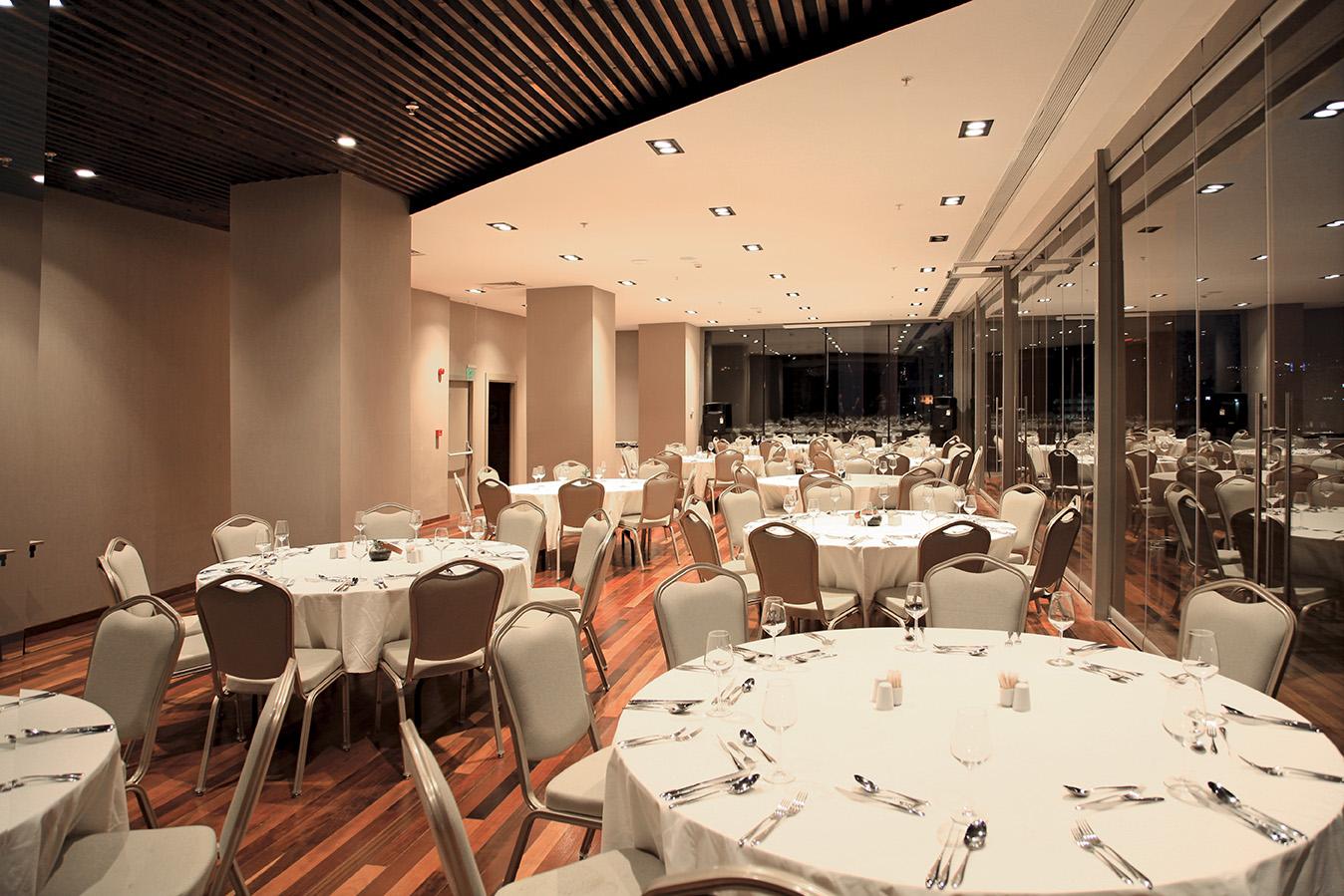 HOLIDAY INN — 7