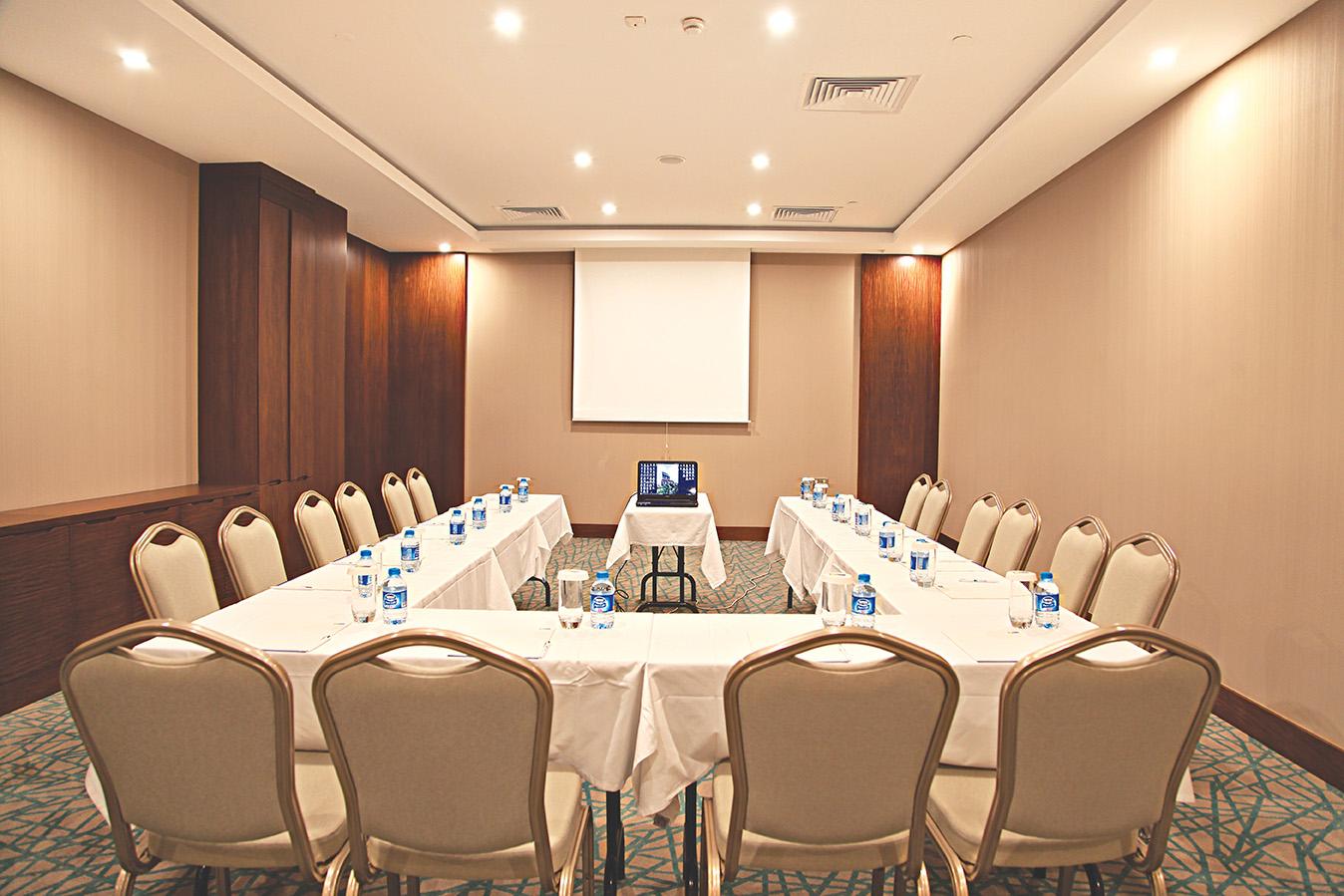 HOLIDAY INN — 9