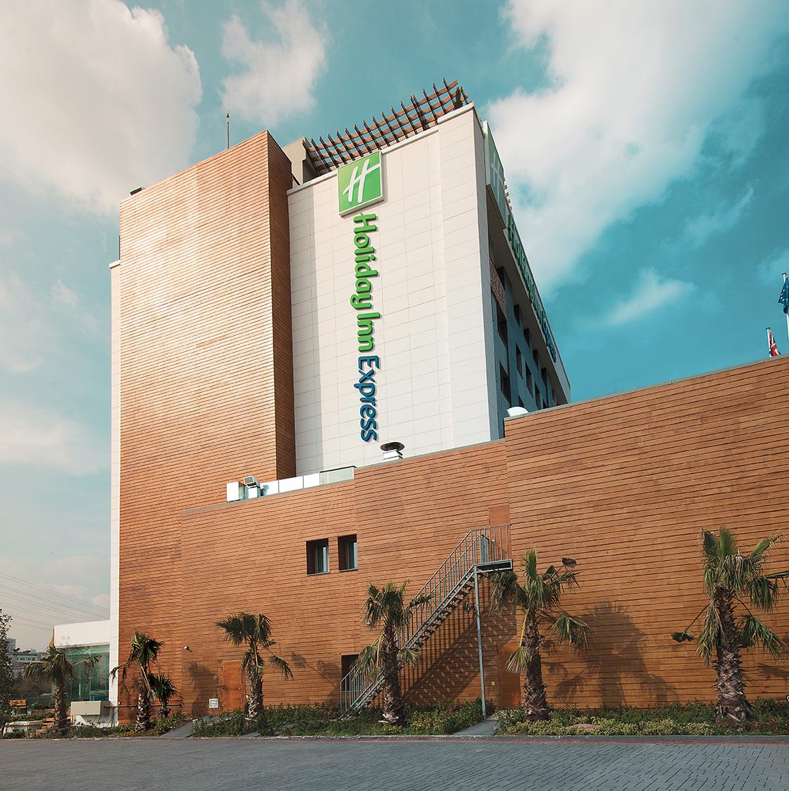 HOLIDAY INN — 10